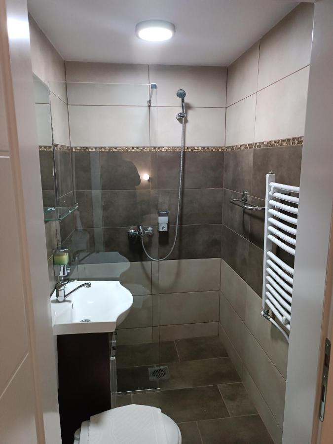 V & V Villa Lalince Zewnętrze zdjęcie