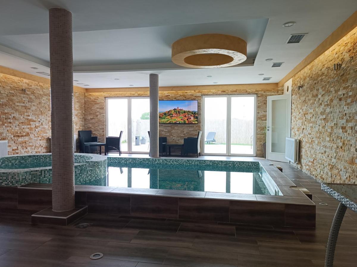 V & V Villa Lalince Zewnętrze zdjęcie