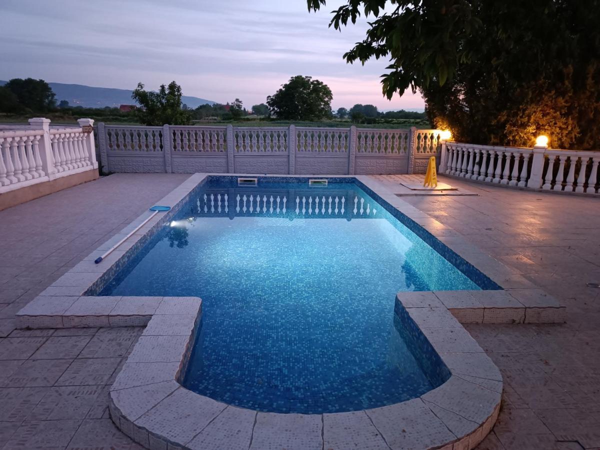 V & V Villa Lalince Zewnętrze zdjęcie