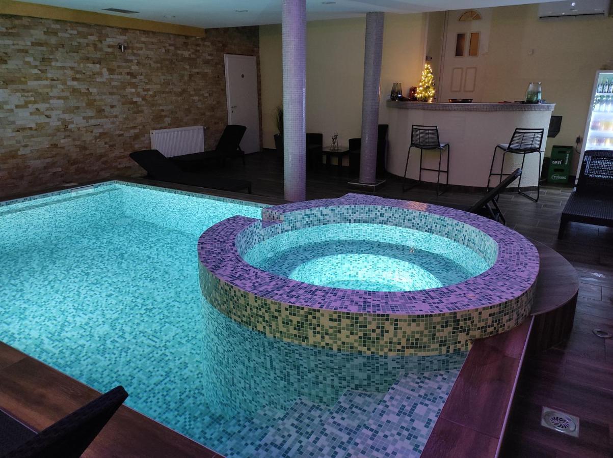 V & V Villa Lalince Zewnętrze zdjęcie