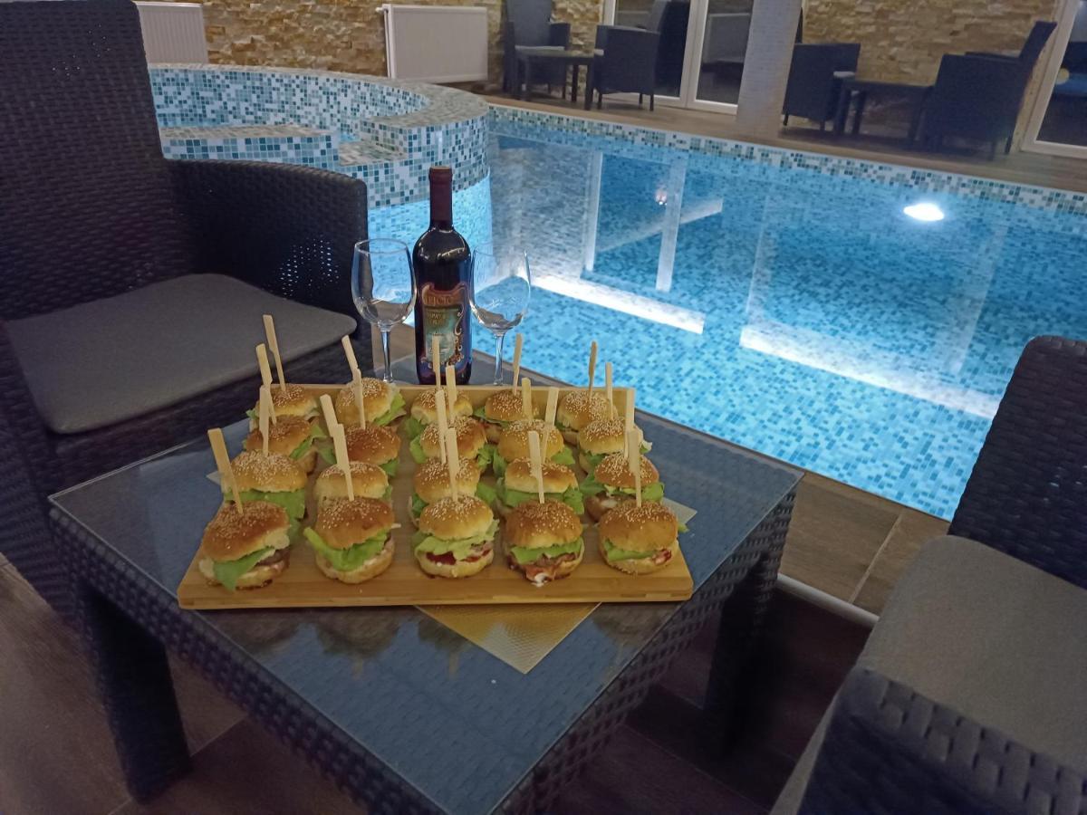 V & V Villa Lalince Zewnętrze zdjęcie