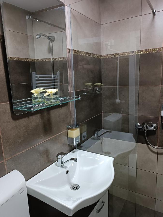 V & V Villa Lalince Zewnętrze zdjęcie
