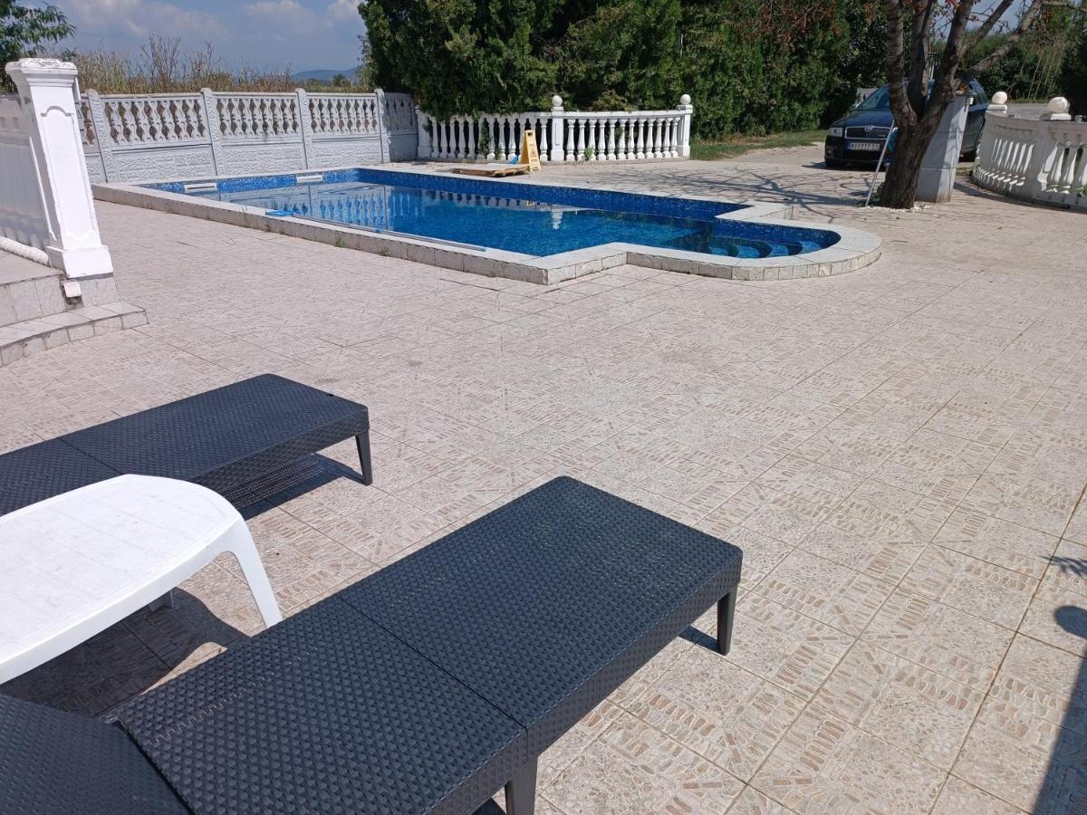 V & V Villa Lalince Zewnętrze zdjęcie