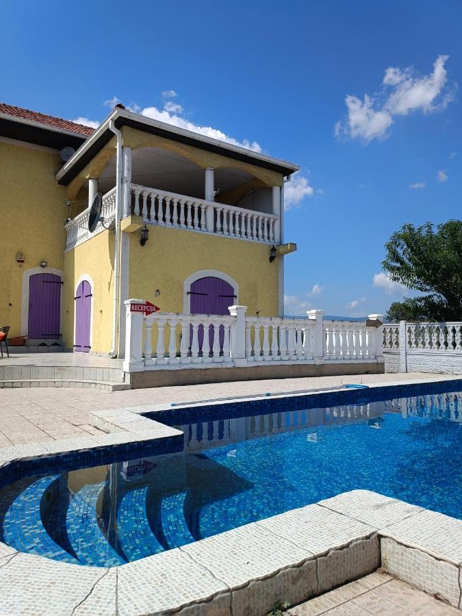 V & V Villa Lalince Zewnętrze zdjęcie